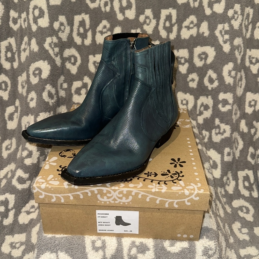 We The Free “Free People” Wyatt Ankle Boots in Marine Lizard New & Never Worn 😍